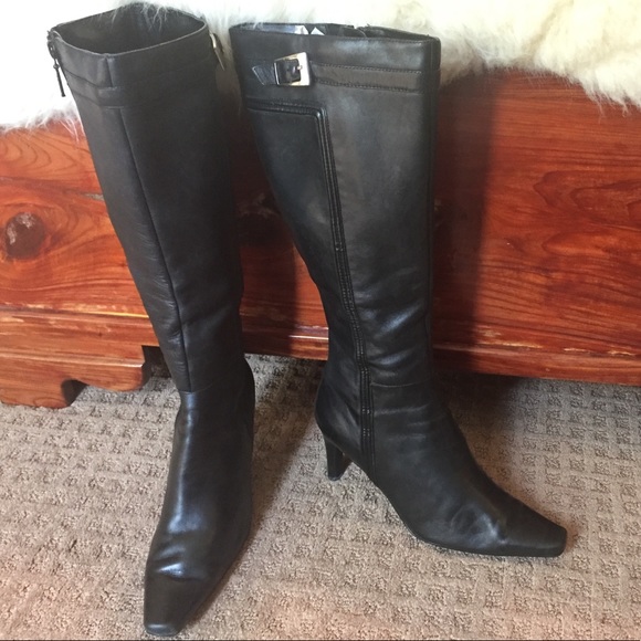 EUC Black leather heeled boots 👢 - Picture 1 of 7